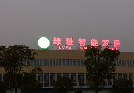 信阳楼顶冲孔发光字是怎么安装的?