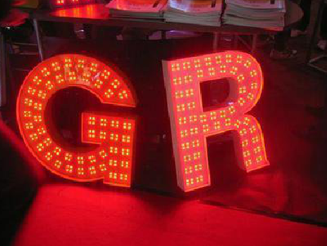 信阳LED发光字常见的安装误区。